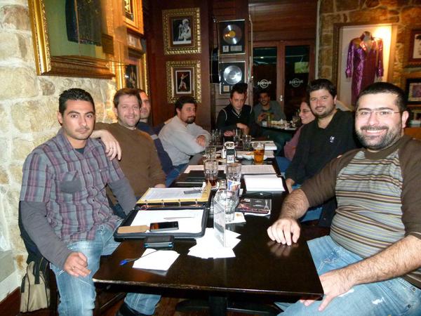 Das Gründungstreffen fand im Hard Rock Café in Athen statt. Parteigründer Georgios Mariotti (zweiter von links) lebt in Deutschland.