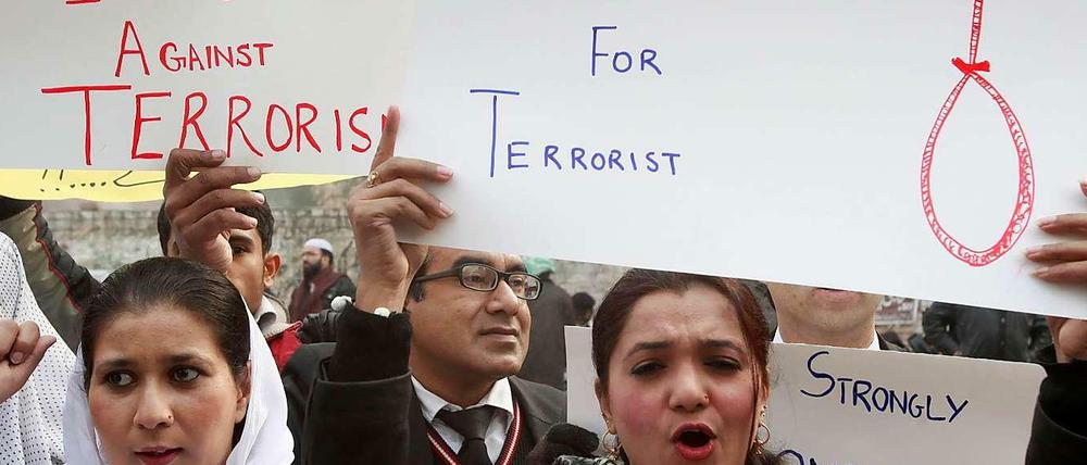 Viele Menschen in Pakistan wollen Rache, die Taliban sollen für ihren Terror bezahlen. 