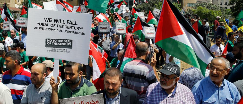 Palästinenser protestieren gegen eine Investorenkonferenz in Bahrain.