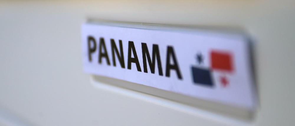 Der Whistleblower der „Panama Papers“ meldet sich zu Wort und wettert gegen Justiz, Politik und Medien.