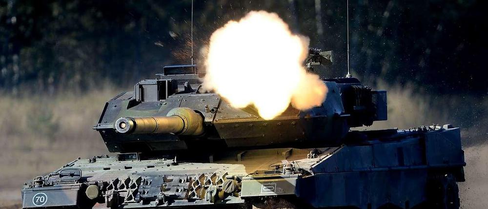Bundeswirtschaftsminister Sigmar Gabriel (SPD) will den Export insbesondere von Panzern und Kleinwaffen einschränken. 