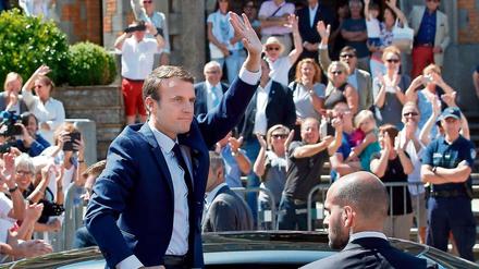 Frankreichs Präsident Emmanuel Macron nach seiner Stimmabgabe im nordfranzösischen Le Touquet.