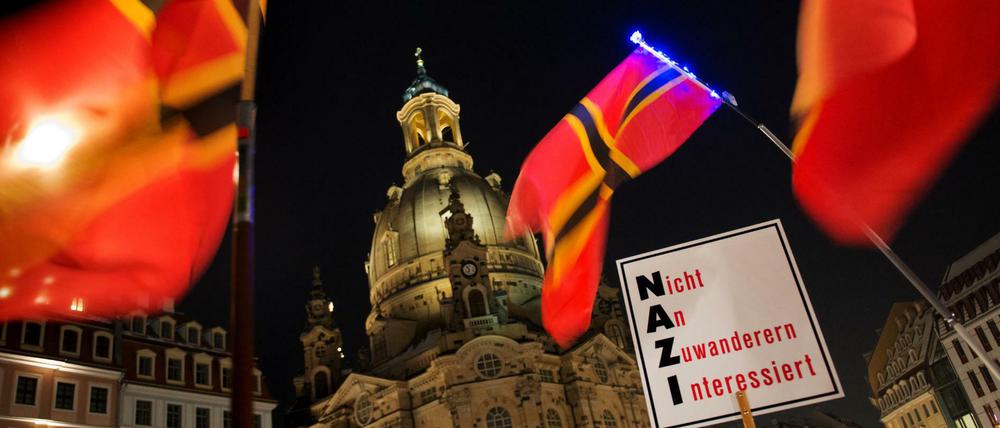 Am Montagabend versammelten sich mehr als 3000 Pegida-Anhänger in Dresden. 