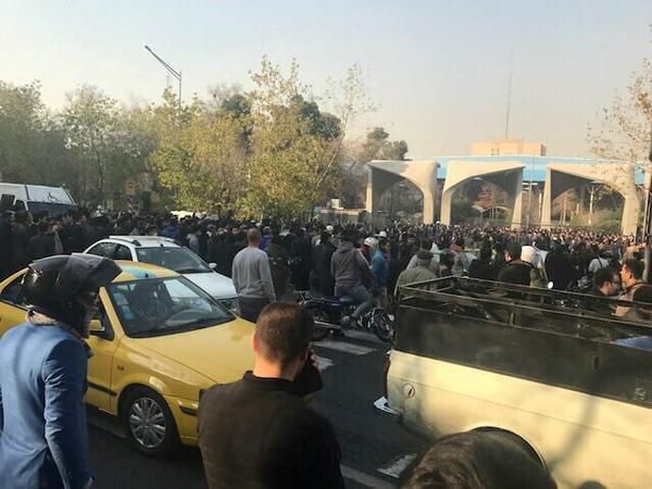 Protest nahe der Universität in der iranischen Hauptstadt Teheran.