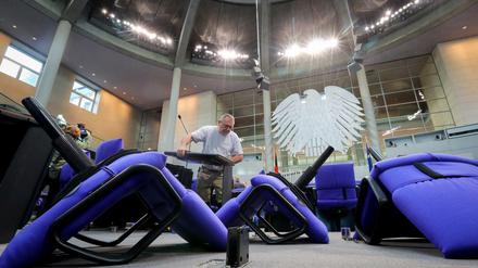 Die Sitzordnung im Bundestag hat sich durch den Einzug von AfD und FDP grundlegend verändert.