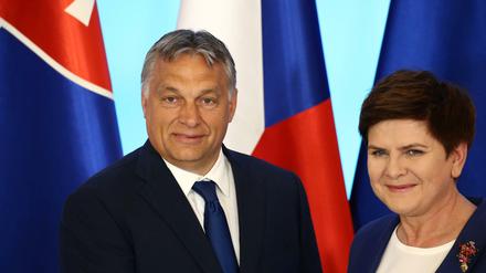 Ungarns Regierungschef Orban und seine polnische Amtskollegin Szydlo am Donnerstag in Warschau.