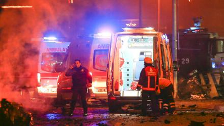 Polizeikräfte nach einer Explosion in Istanbul.