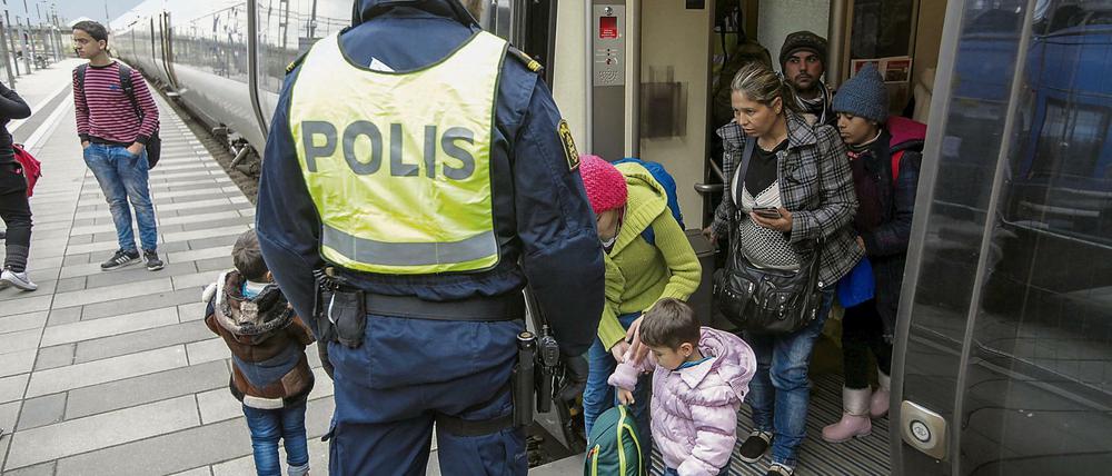 Willkommen in Schweden - das gilt mittlerweile für weniger Flüchtlinge, hier an der dänisch-schwedischen Grenze.