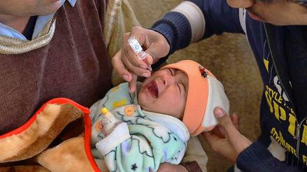 In Pakistan ist Kinderlähmung noch immer eine weitverbreitete Krankheit. Das UN-Kinderhilfswerk UNICEF führt deswegen eine Impfkampagne durch.