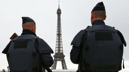 Nach dem Terror in Paris wird nun auch nach einem Deutschen gefahndet.