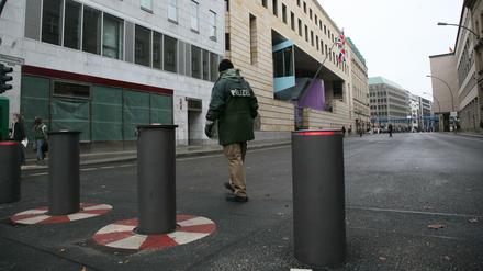 Poller zum Hoch- und Runterfahren - wie sie vor der Britischen Botschaft in Berlin stehen - könnten viele Plätze sichern. 