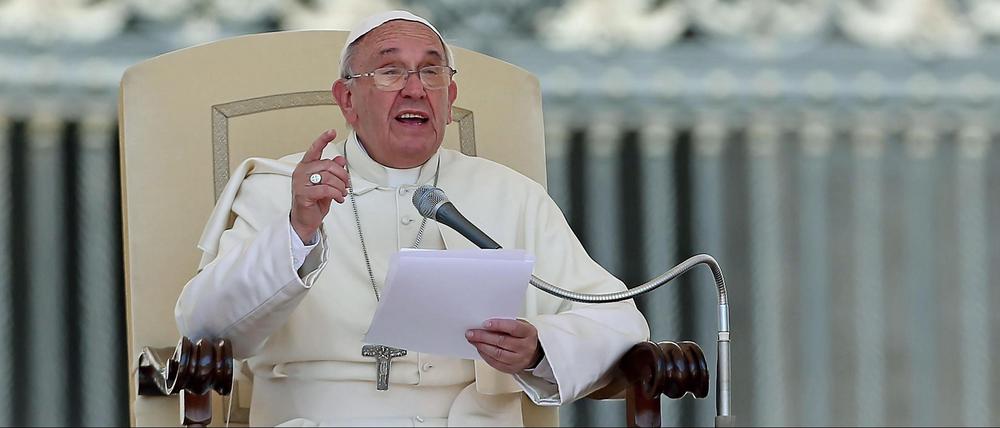 Papst Franziskus richtet ein neues Gericht ein, das bei Bischöfen der katholischen Kirche die Vertuschung von sexuellem Missbrauch ahnden soll.