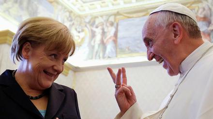 Angela Merkel und der Papst bei einem Besuch im Vatikan im Mai 2013.