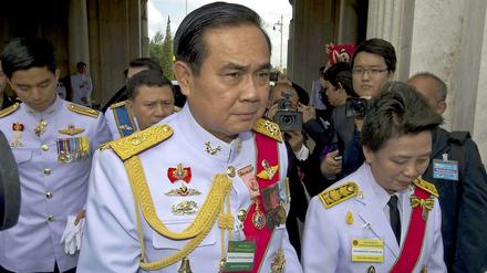 In Thailand hat die von der Armee eingesetzte Nationalversammlung Armeechef Prayut Chan-o-Cha zum Übergangsregierungschef gewählt. 
