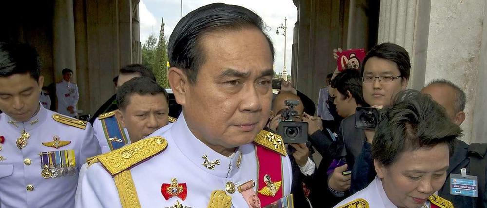 In Thailand hat die von der Armee eingesetzte Nationalversammlung Armeechef Prayut Chan-o-Cha zum Übergangsregierungschef gewählt. 
