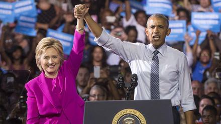 Barack Obama und Hillary Clinton bei ihrem ersten gemeinsamen Wahlkampauftritt am Dienstag in Charlotte, North Carolina. 