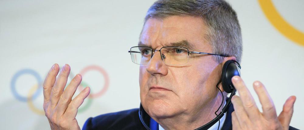 Der Präsident des Internationalen Olympische Komitees, Thomas Bach, begründet die Entscheidung des IOC.