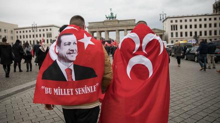 Drei Monate vor dem Wahltermin, sind ausländischen Amtsträgern Wahlkampfauftritte in Deutschland verboten. Türkische Politiker könnten trotzdem direkten Kontakt zu den Wählern suchen.