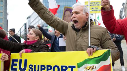 Protest gegen die Gespräche: In Brüssel wurde gegen das Treffen zwischen EU und Iran demonstriert. 