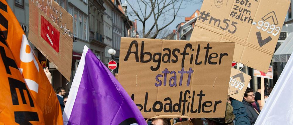 Teilnehmer demonstrieren unter anderem in Göttingen unter dem Motto "Rette Dein Internet" gegen Upload-Filter anlässlich der geplanten EU-Urheberrechtsreform.