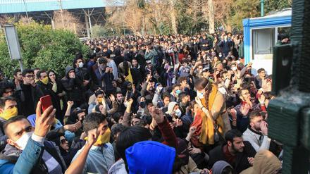 Unmut auf der Straße. Hunderte, immer wieder auch Tausende Menschen haben gegen das Regime und seine Politik demonstriert.