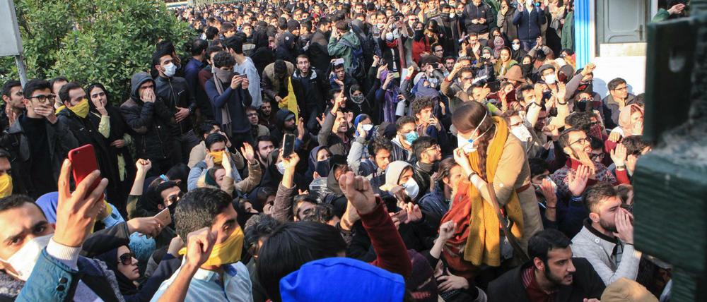 Unmut auf der Straße. Hunderte, immer wieder auch Tausende Menschen haben gegen das Regime und seine Politik demonstriert.