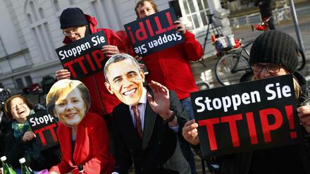 Proteste gegen TTIP. Durch die Veröffentlichung geheim gehaltener US-Forderungen hat die Debatte über das Freihandelsabkommen einen neuen Schub bekommen. 
