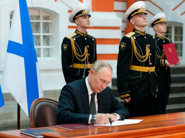 Wladimir Putin erlässt am Tag der Marine am 31. Juli eine neue offensive Militärdoktrin. 