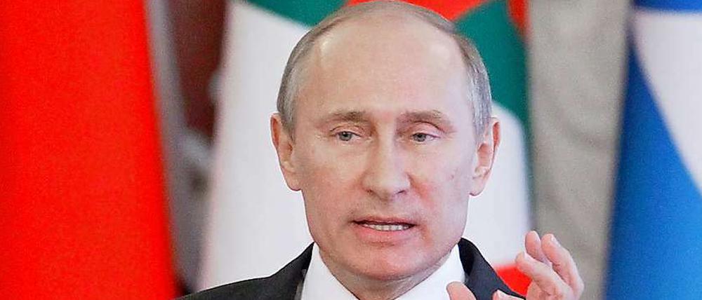 Russlands Präsident Putin hat dem Whistleblower Edward Snowden unter Bedingungen Asyl angeboten.