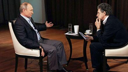 Russlands Präsident Wladimir Putin im Gespräch mit dem Filmemacher Hubert Seipel. Das Bild hat der Kreml veröffentlicht. 
