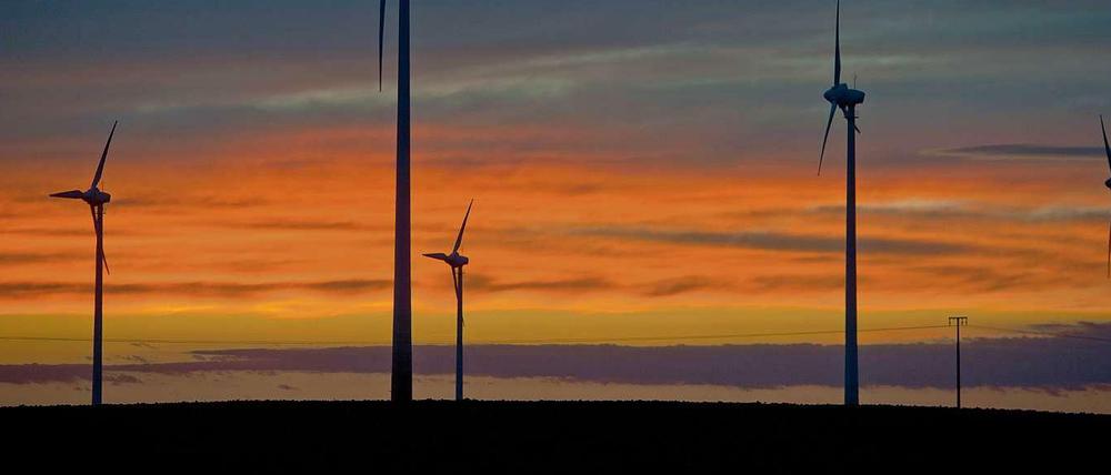 Im Entwurf für den Koalitionsvertrag treten Union und SPD beim Windkraftausbau auf die Kostenbremse.