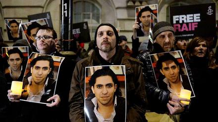 Der Protest gegen die Bestrafung des Bloggers ist groß. Wie hier bei einer Kundgebung in London.