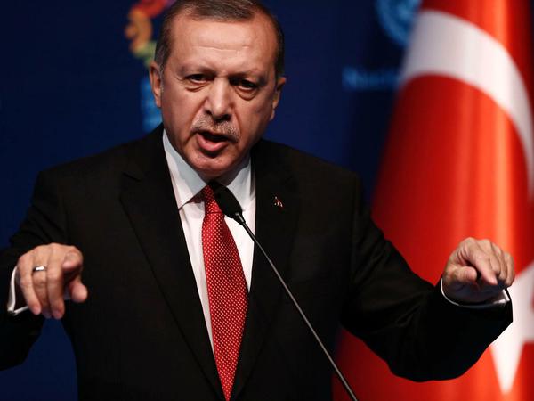Recep Tayyip Erdogan wettert gegen deutsche Parlamentarier und wirft ihnen vor, Handlanger der PKK zu sein.