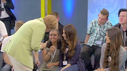 Durch ihre Begegnung mit Bundeskanzlerin Angela Merkel in einer Diskussionsrunde mit Schülern wurde Reem bekannt. Jetzt hat ihre Familie ein vorübergehendes Aufenthaltsrecht bekommen.