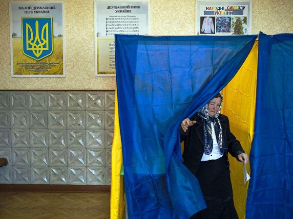 Ein Wahllokal im Dorf Khryashchuvate in der Ostukraine.