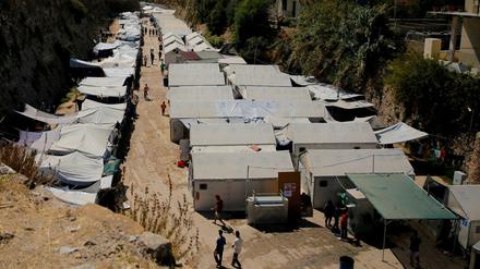 In Griechenland sollen sich schätzungsweise 60.000 Flüchtlinge aufhalten. Viele leben in Camps wie diesem auf der Insel Chios. 