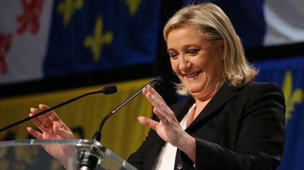 Marine Le Pen spricht nach der Wahl zu Anhängern des Front National in Hénin-Beaumont.