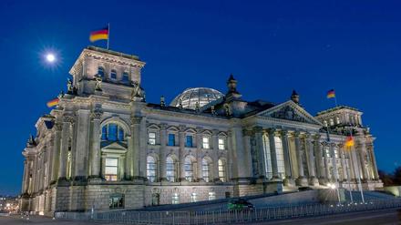23 Ausschüsse bereiten die Arbeit des Bundestages vor - sie beraten häufig nichtöffentlich.