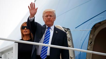US-Präsident Trump und seine Frau Melania beim Abflug nach Europa 