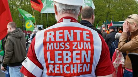 Unisono mit Gewerkschaften: Die SPD-Linke will das Rentenniveau wieder bei 50 Prozent haben.