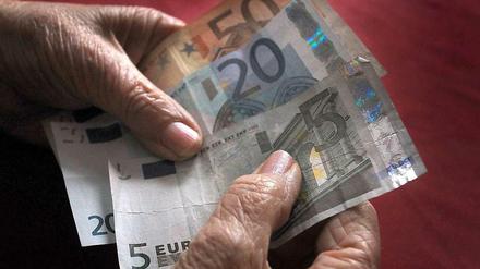 Laut der Deutschen Rentenversicherung Bund bekommen die Rentner 2015 bis zu 2 Prozent mehr Geld.