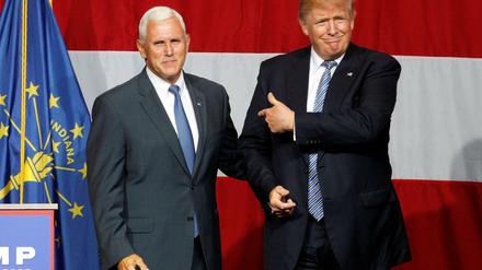 Wird er sein VP? Donald Trump (rechts) mit Indianas Gouverneur Mike Pence beim gemeinsamen Walkampfauftritt in Westfield, Indiana, am 12. Juli. 