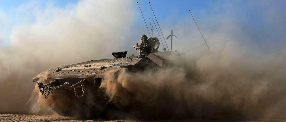 Ein israelischer Panzer nahe der Grenze zum Gazastreifen.
