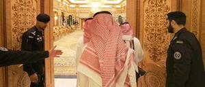 Mitglieder des saudischen Königshauses im Königspalast in Riad. Politik macht Saudi-Arabien vor allem mit Hilfe seiner enormen Geldmittel. 