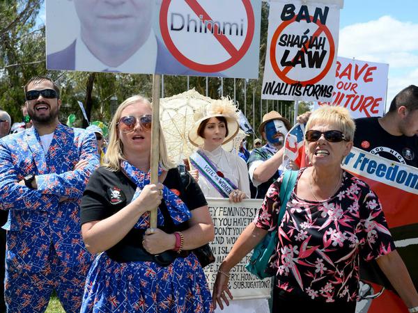 Auftakt des Protesttages: Im australischen Canberra versammelten sich rund 400 Menschen zur Unterstützung von Pegida