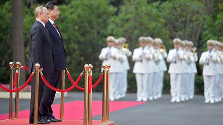 Schulterschluss in Asien: Russlands Wladimir Putin und Chinas Xi Jinping zum Auftakt des Flottenmanövers