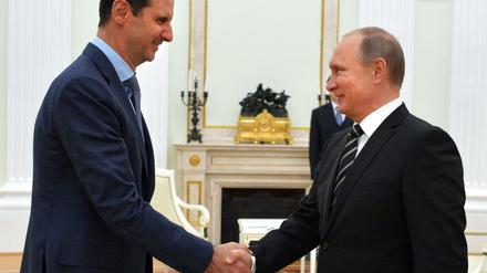 Zwei vermeintlich starke Männer unter sich: Baschar Al-Assad und Wladimir Putin (rechts). 