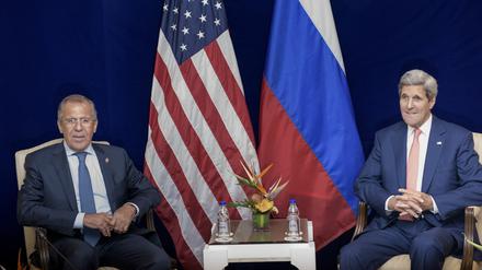 US-Außenminister John Kerry (rechts) sagte, er habe sich mit seinem russischen Kollegen Sergej Lawrow auf einen Resolutionsentwurf verständigt.