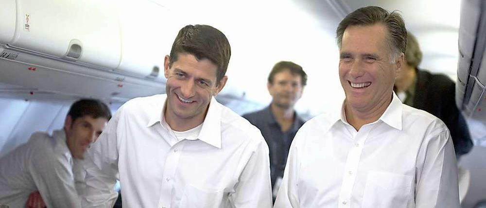 Mitt Romney (r.) macht den Republikaner Paul Ryan zu seinem Vize.