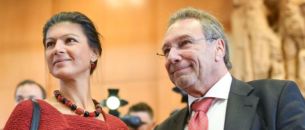 Die Fraktionschefin der Linken, Sahra Wagenknecht, und ihr Parteikollege Klaus Ernst werten das Urteil als Teilerfolg. 